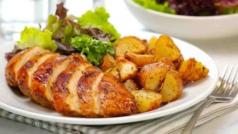 Balsamic Glazed Chicken with Roasted Potatoes | DIY Joy Projects and Crafts Ideas