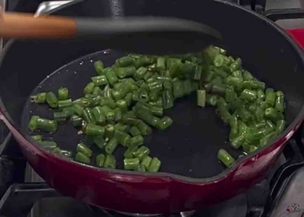 Sauteing the chopped green beans for the stir fry recipe