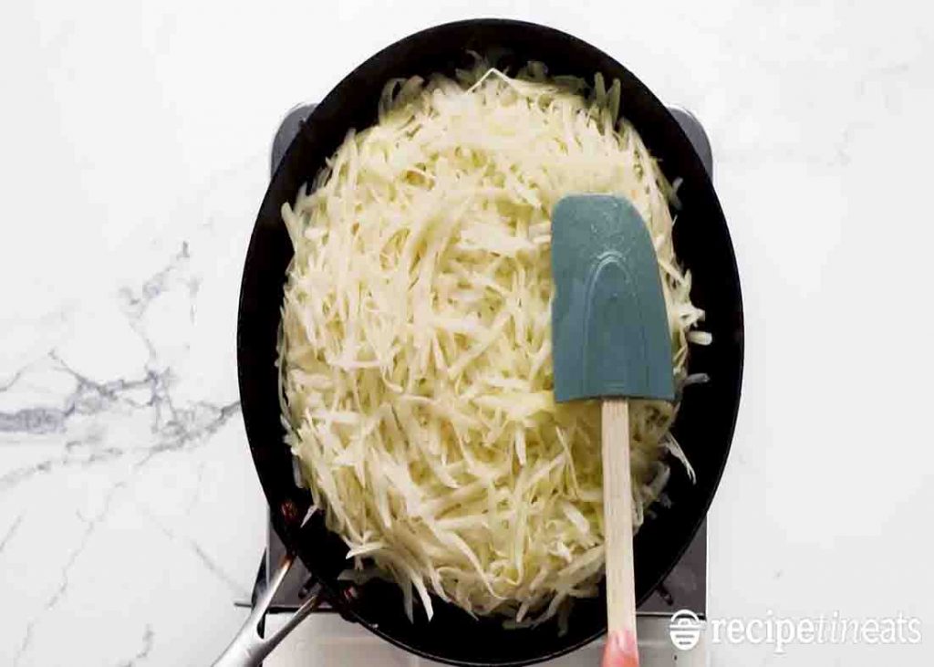 Frying the potato rosti