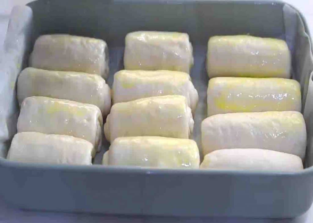 Placing the rolled dough to the baking tray