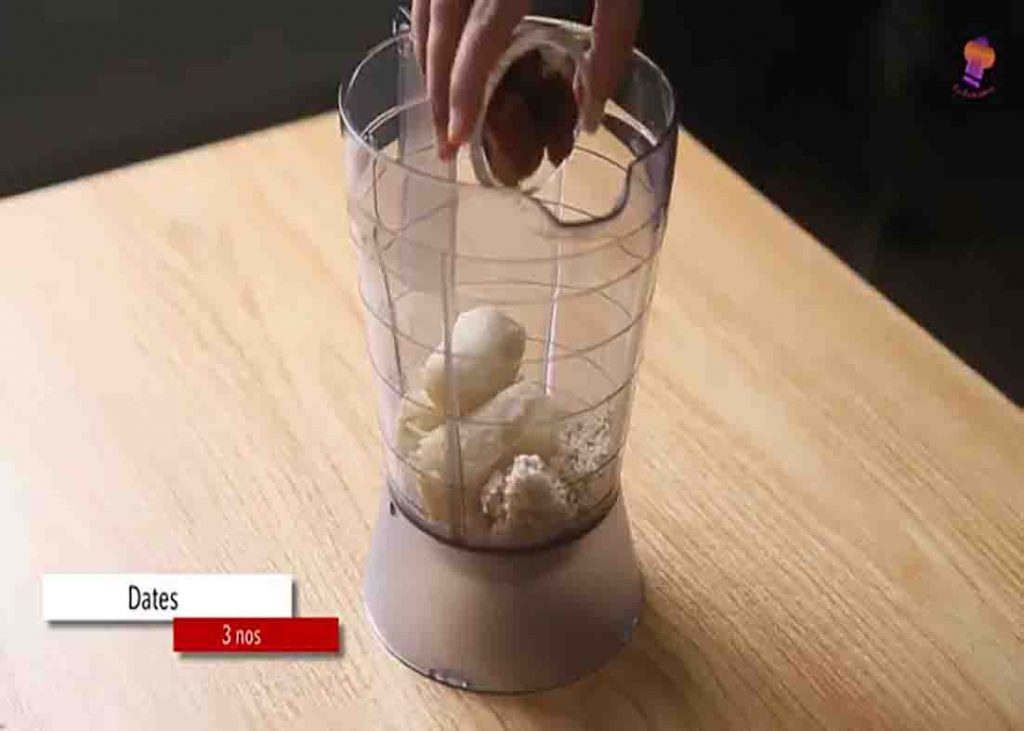 Blending the oats chocolate smoothie ingredients