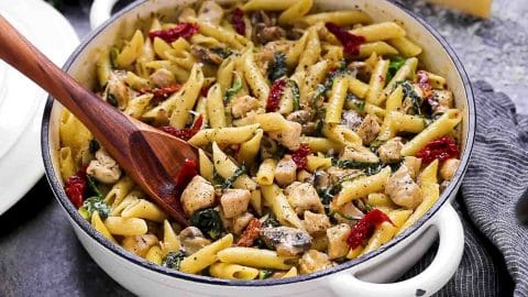 One-Pot Italian Chicken and Pasta Recipe | DIY Joy Projects and Crafts Ideas