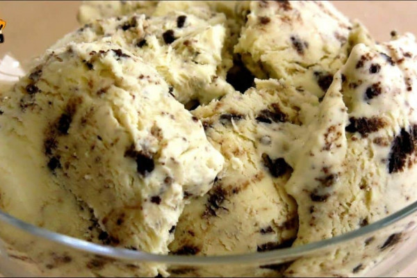 3-Ingredient Homemade Oreo Ice Cream