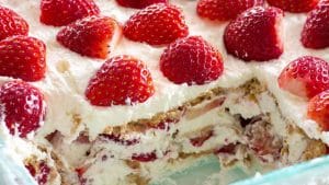 5-Ingredients Strawberry Icebox Cake