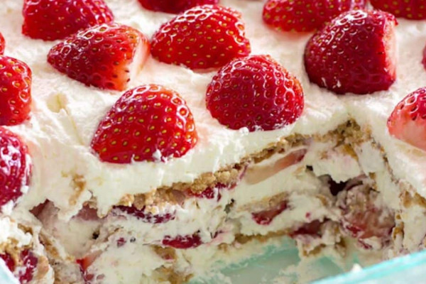 5-Ingredients Strawberry Icebox Cake