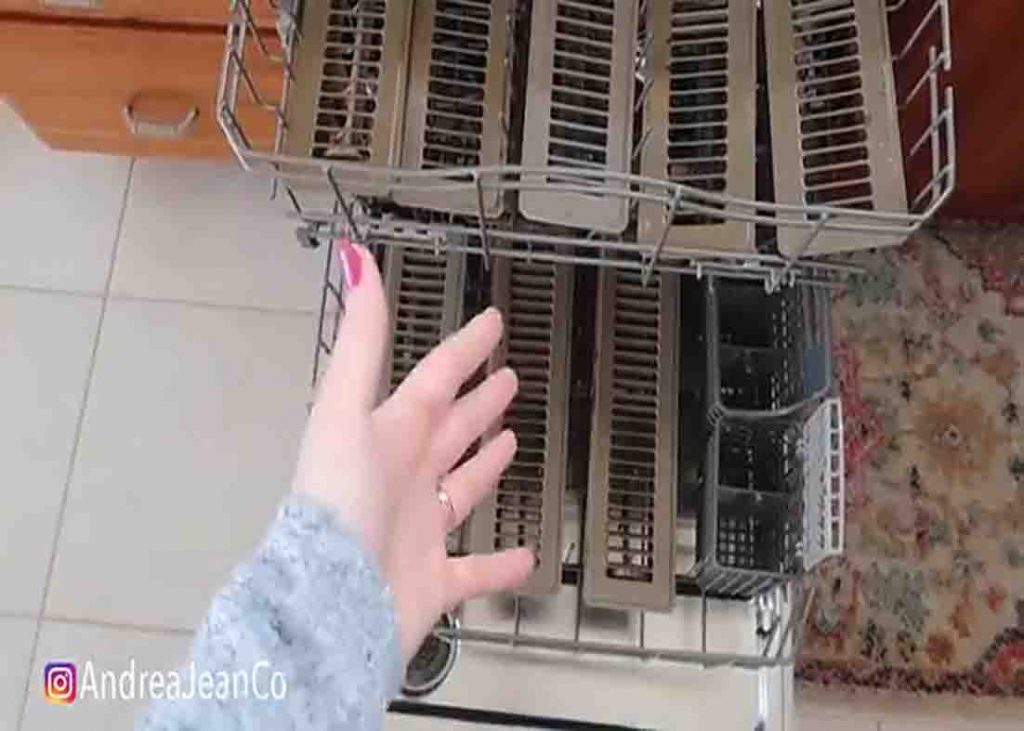 Washing the vents in the dishwasher