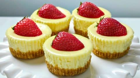 7-Ingredient Mini Strawberry Cheesecake Recipe | DIY Joy Projects and Crafts Ideas