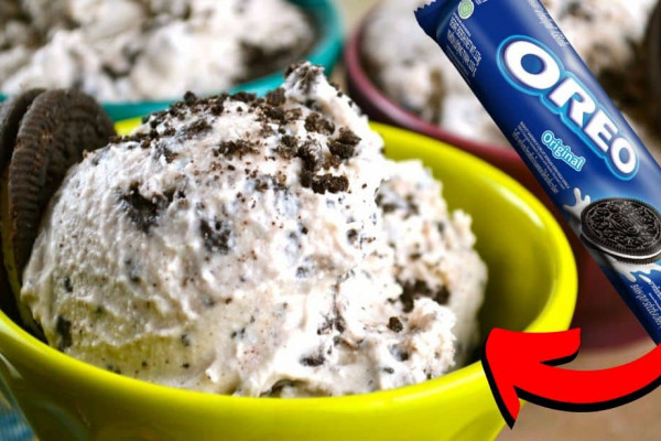 Easy 3-Ingredient Oreo Ice Cream Recipe (No Machine Needed)