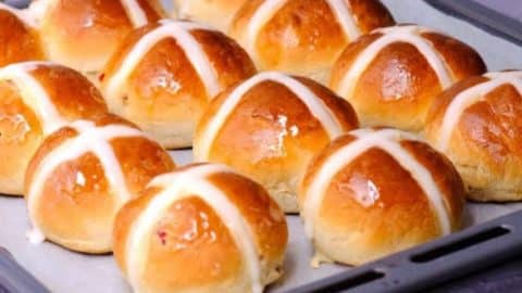 Fluffy and Tasty Hot Cross Buns | DIY Joy Projects and Crafts Ideas