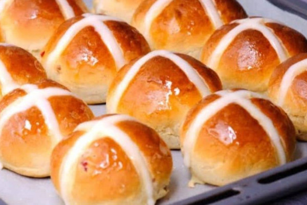 Fluffy and Tasty Hot Cross Buns