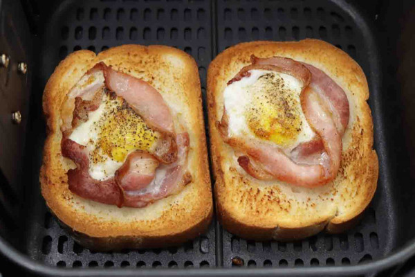 Air Fryer Bacon and Egg Toast Recipe