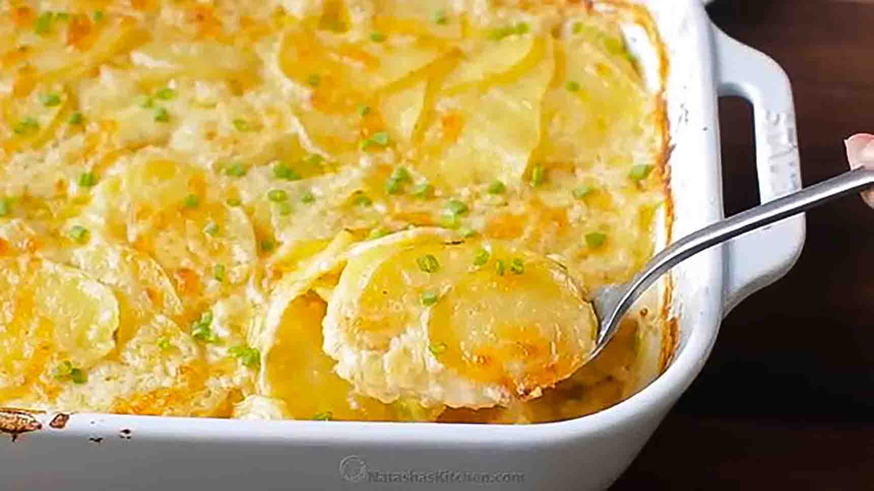 Easy Au Gratin Potatoes Casserole Recipe | DIY Joy Projects and Crafts Ideas