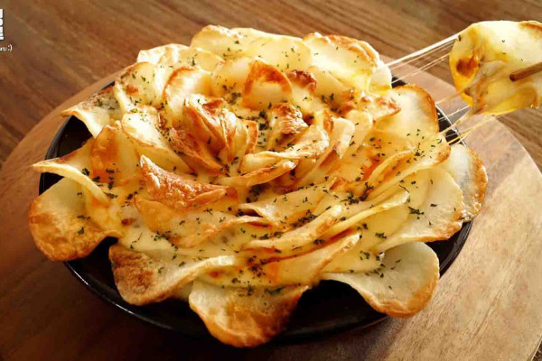Cheesy Beef Potato Flower Recipe