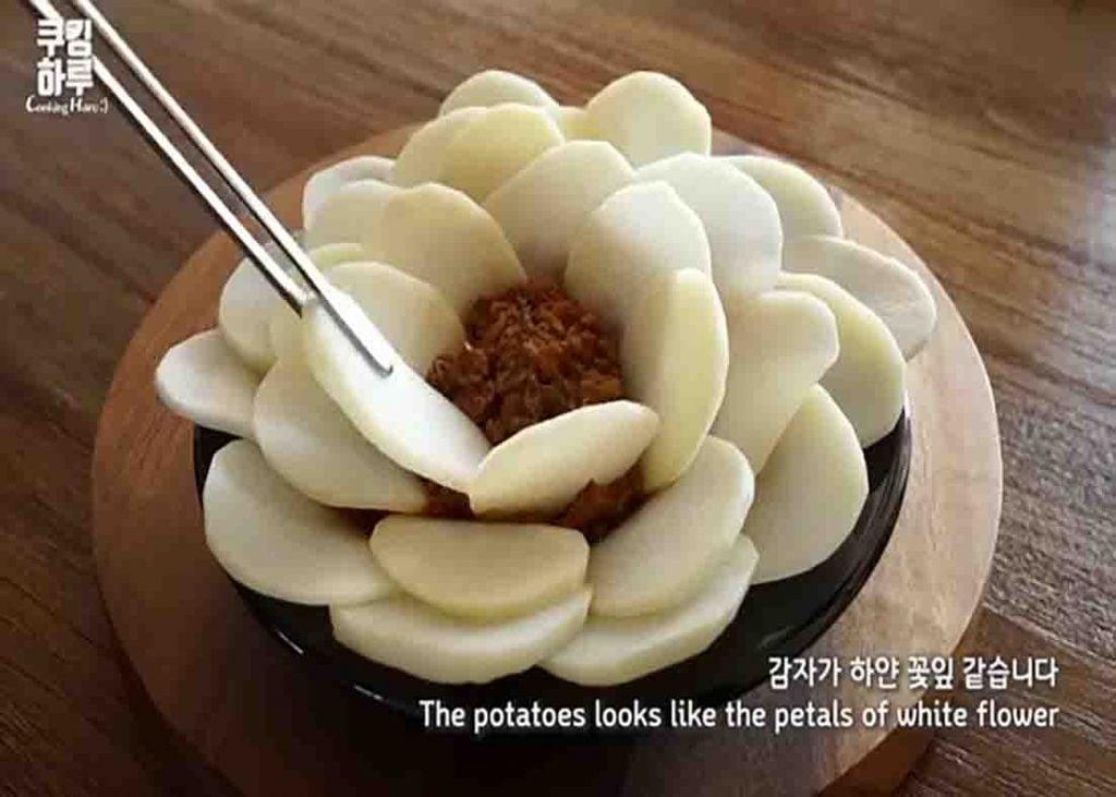 Assembling the beef potato flower