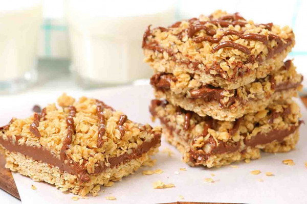 No-Bake Chocolate Peanut Butter Oat Bars Recipe