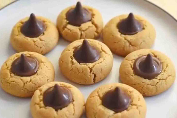 Peanut Butter Blossom Cookies Recipe