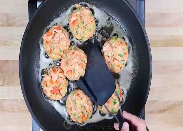 Quick and Easy Salmon Cakes Recipe