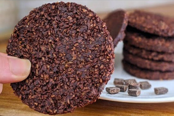 2-Ingredient No-Bake Breakfast Cake