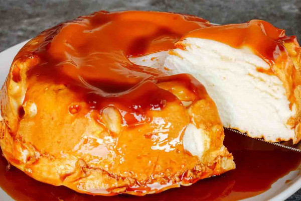 2-Ingredient Fluffy Meringue Cake Recipe