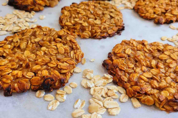 3-Ingredient Oat Cookies in 15 Minutes