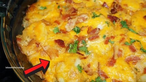 Cheesy Cheddar Bacon Scalloped Potatoes Recipe | DIY Joy Projects and Crafts Ideas