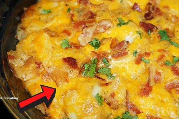 Cheesy Cheddar Bacon Scalloped Potatoes Recipe