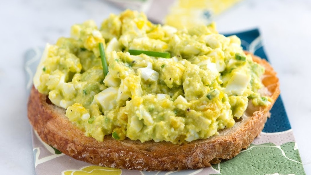 Easy Avocado Egg Salad Recipe | DIY Joy Projects and Crafts Ideas