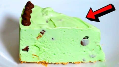 Easy Mint Chocolate Chip Cheesecake Recipe | DIY Joy Projects and Crafts Ideas