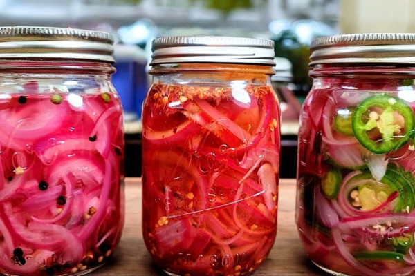 Easy Pickled Red Onions Recipe