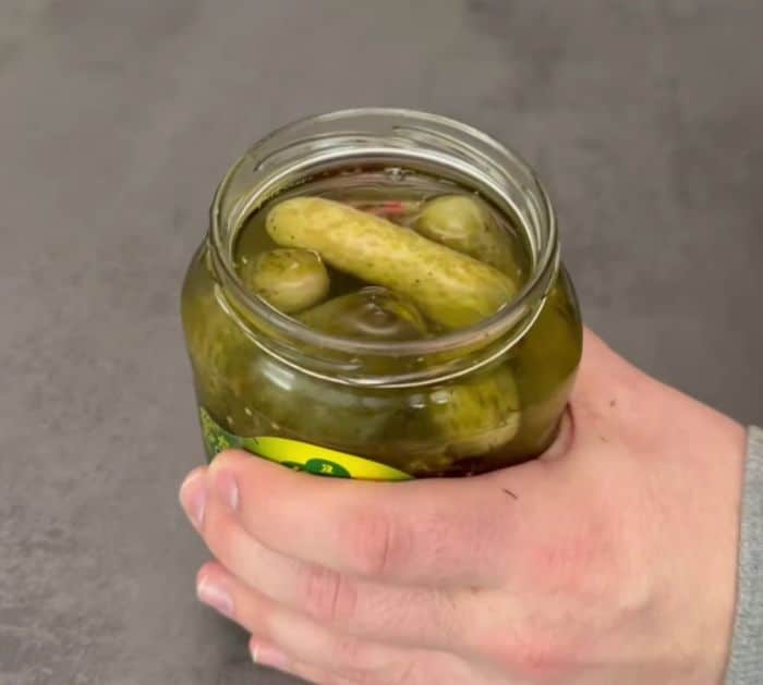 Easy Way to Open a Jar Lid