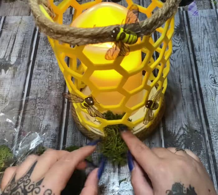 How To Make DIY Table Runner Honey Bee Lantern