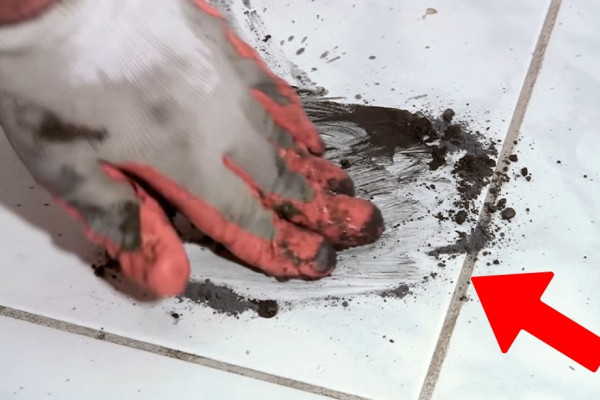How to Clean Scratches Off Ceramic Tile