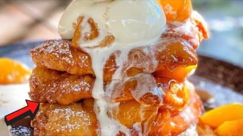 How to Make Deep-Fried Peach Cobbler | DIY Joy Projects and Crafts Ideas