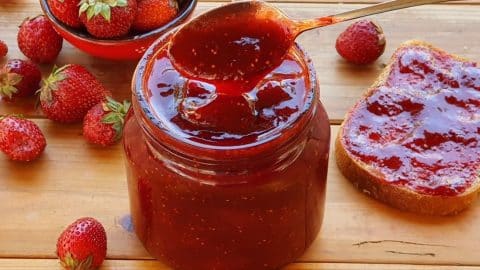 How to Make Perfect Strawberry Jam With Just 3 Ingredients | DIY Joy Projects and Crafts Ideas