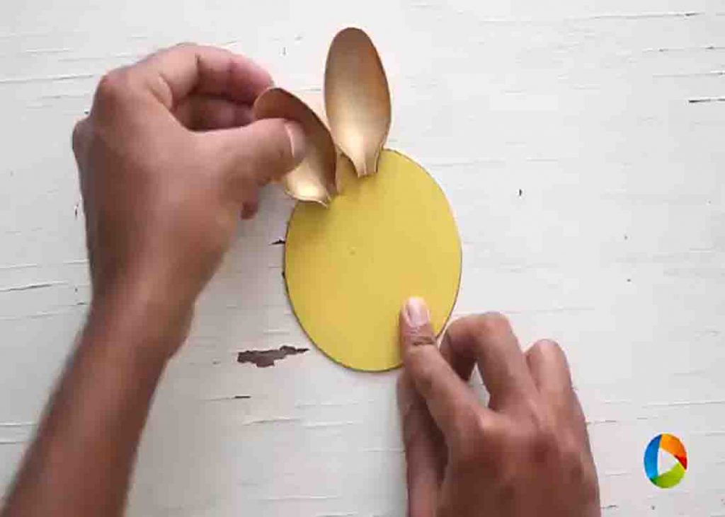 Attaching the spoon heads to the circle board