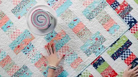 Easy Jelly Roll Slice Quilt Tutorial | DIY Joy Projects and Crafts Ideas