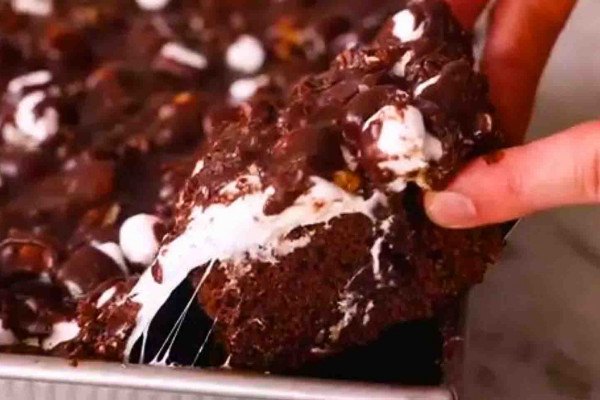 Easy Mississippi Mud Cake Recipe