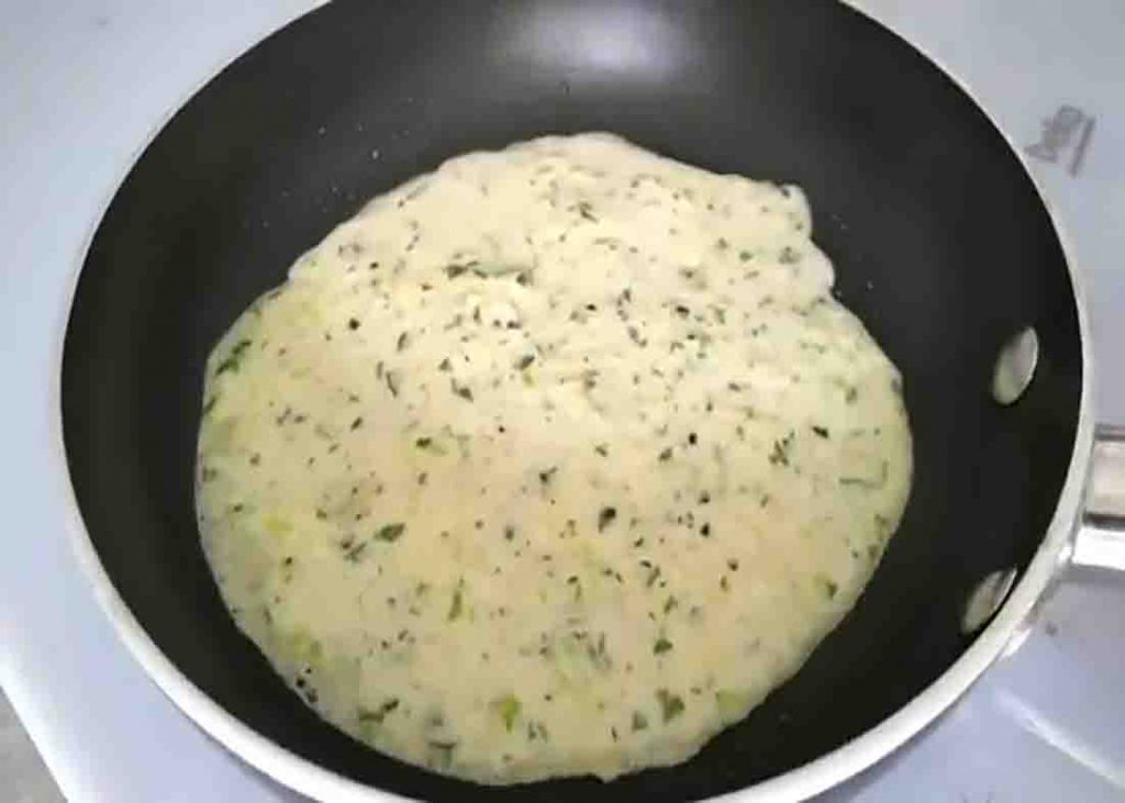 Frying the zucchini pancakes