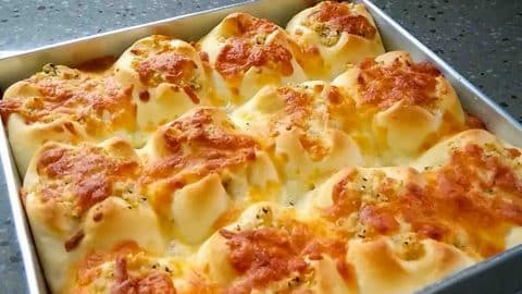 Fluffy Garlic Cheese Buns Recipe | DIY Joy Projects and Crafts Ideas