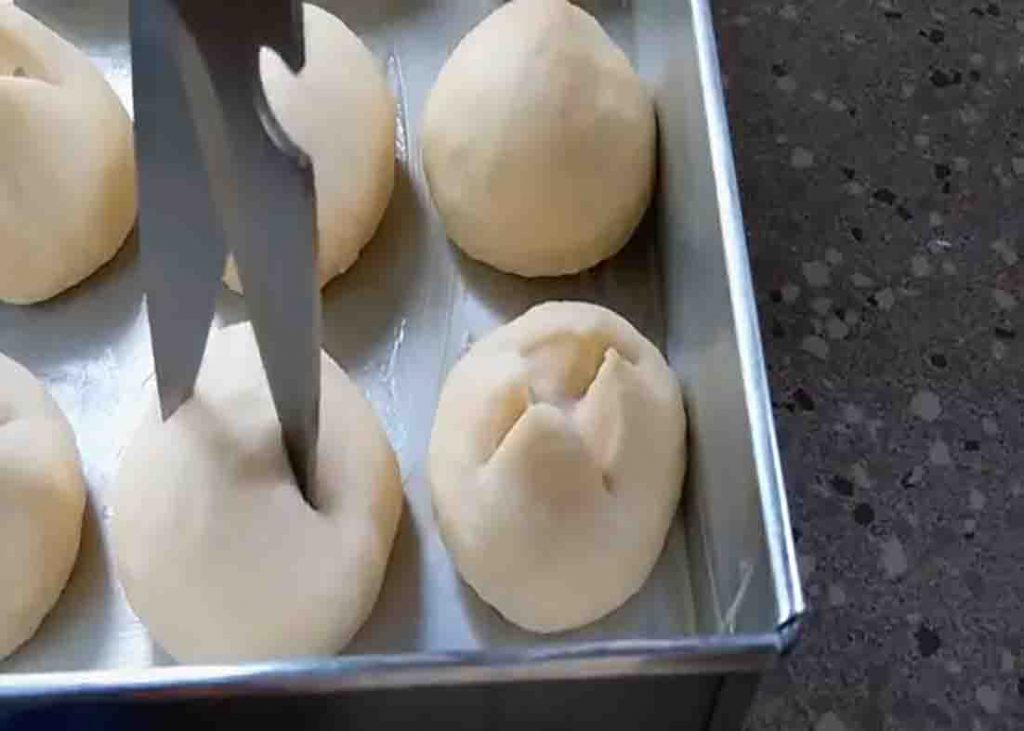 Making the garlic cheese buns