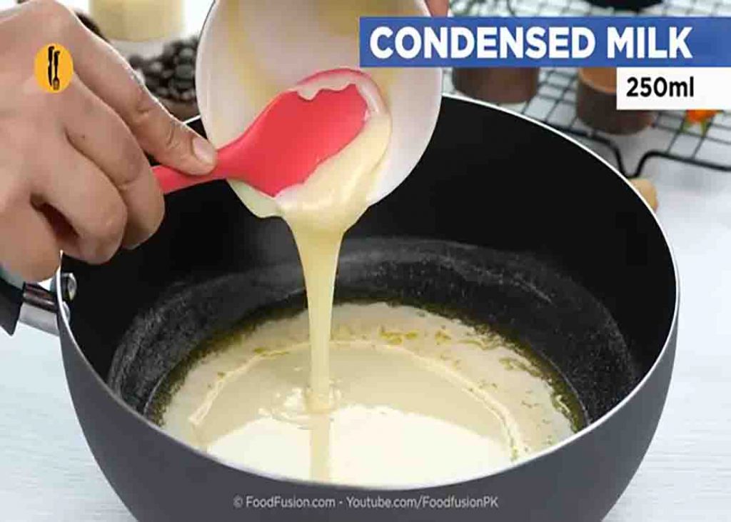 Making the crust of the coffee slices dessert