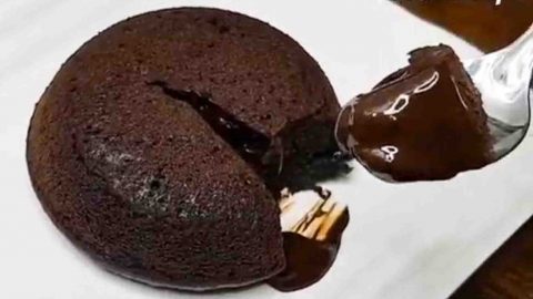 4-Ingredient Choco Lava Cake Recipe | DIY Joy Projects and Crafts Ideas