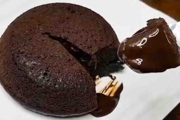 4-Ingredient Choco Lava Cake Recipe