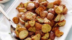 5-Star Garlic Roasted Potatoes Recipe