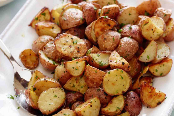 5-Star Garlic Roasted Potatoes Recipe