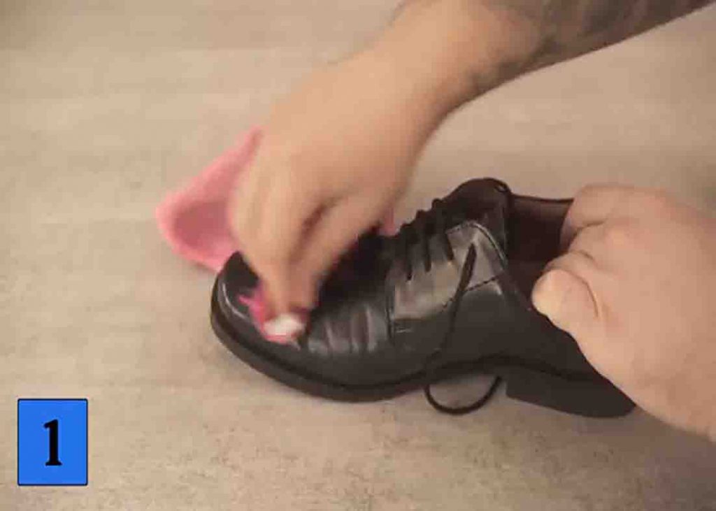 Using Vaseline to shine leather shoes