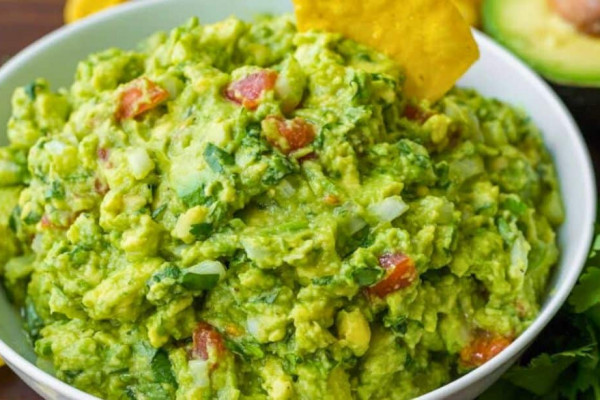 Best Ever Guacamole (3 Easy Ways)