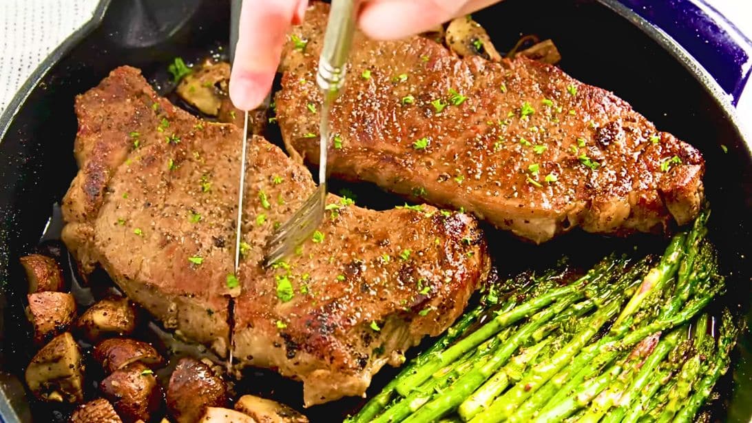 Easy MouthWatering Skillet Steak Dinner Recipe