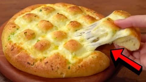 Easy and Cheesy Garlic Butter Bread Recipe | DIY Joy Projects and Crafts Ideas