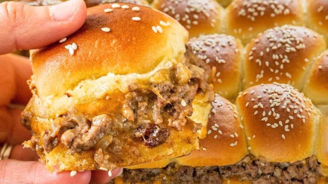 Hawaiian Roll Cheeseburger Sliders | DIY Joy Projects and Crafts Ideas